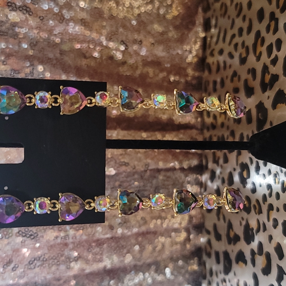💝 NWT Purple And AB gem dangle earring